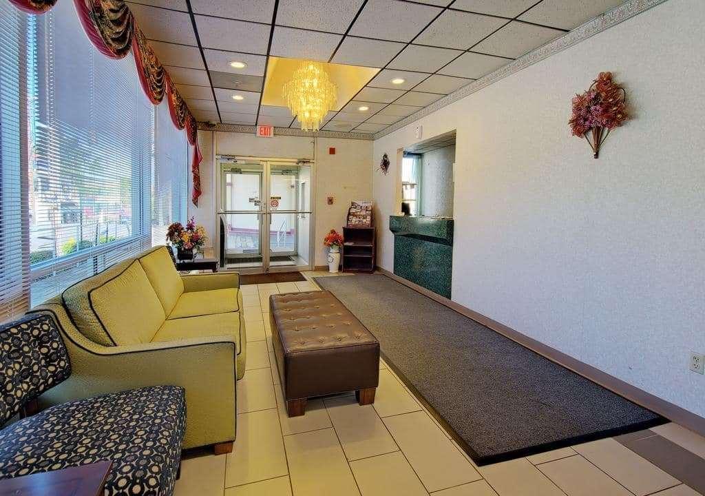 Travelodge By Wyndham Lynchburg Exteriör bild