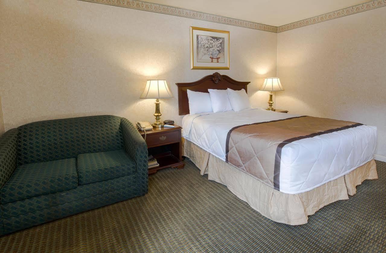 Travelodge By Wyndham Lynchburg Exteriör bild