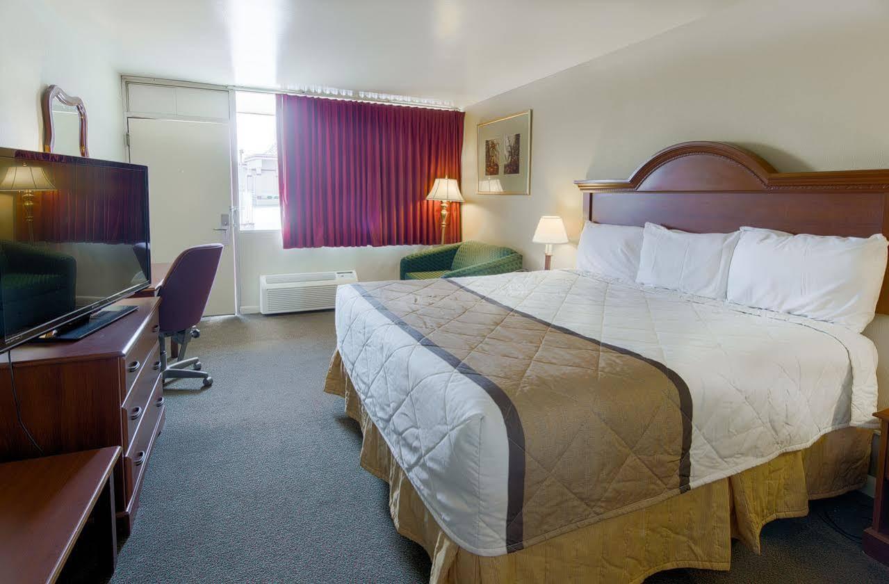 Travelodge By Wyndham Lynchburg Exteriör bild