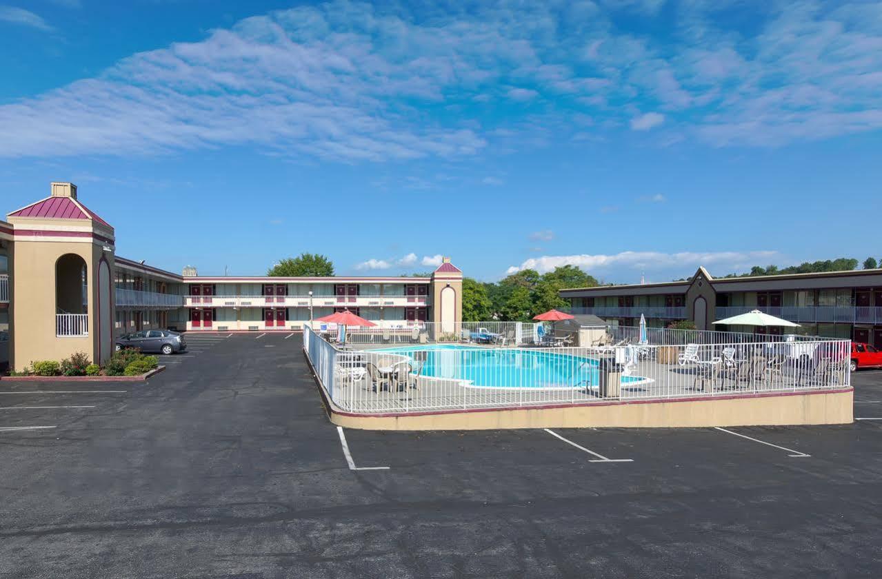 Travelodge By Wyndham Lynchburg Exteriör bild